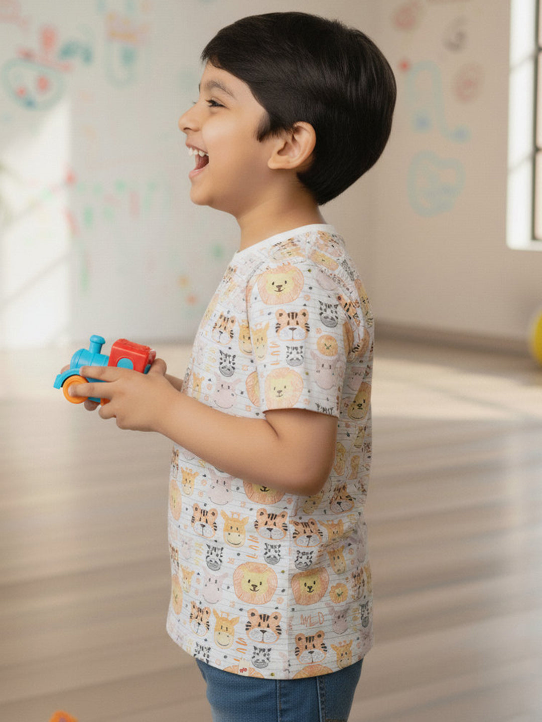 White 100% Cotton Regular Fit Animal Printed Short Sleeves T-shirt for Boys